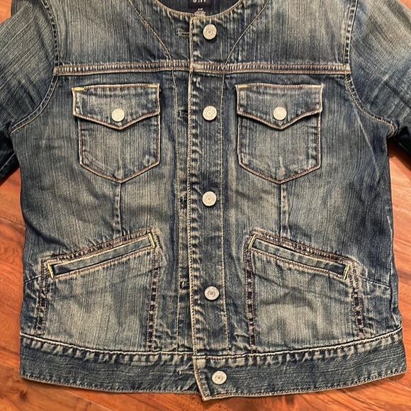Women's Gap Cropped Denim Jacket - Picture 2 of 3